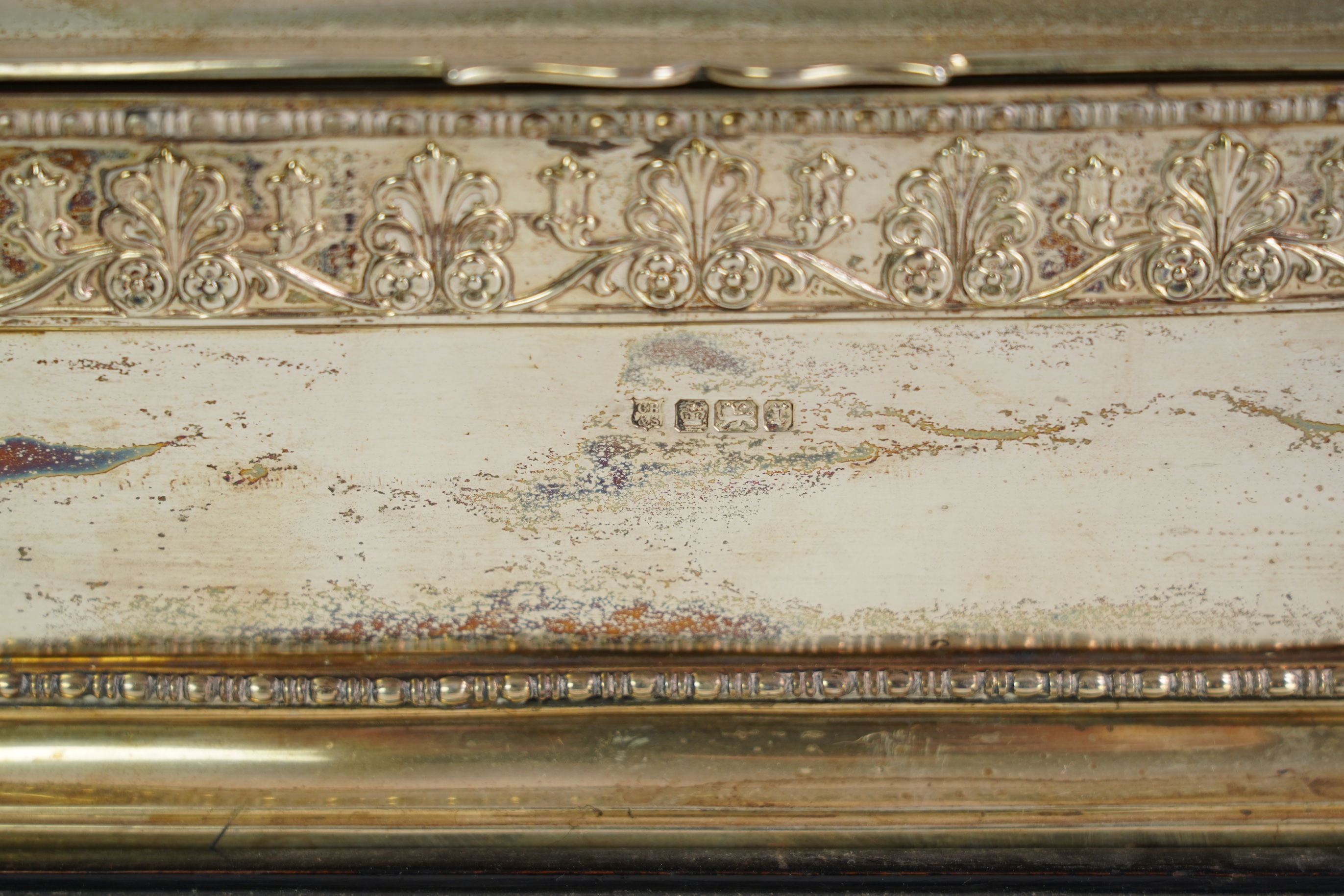 An Edwardian silver presentation cigar box, by Cooper Brothers and Sons